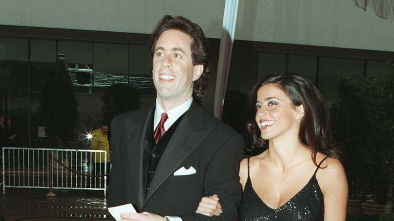 Jerry Seinfeld porte un costume