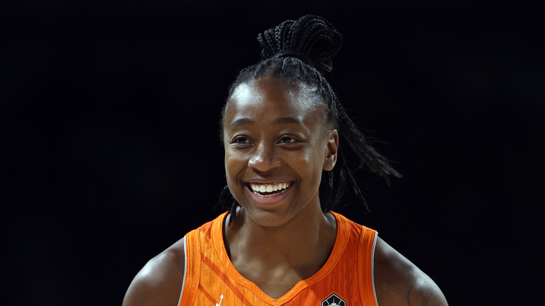 Jewell Loyd tout sourire sur le terrain