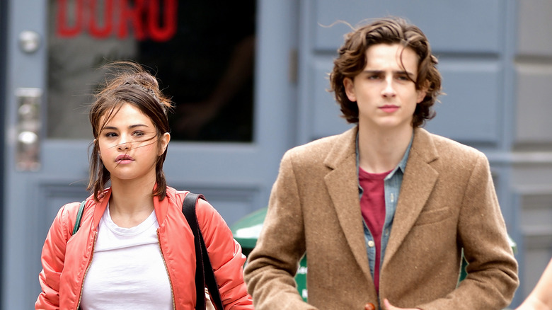 Selena Gomez et Timothée Chalamet sur le tournage 