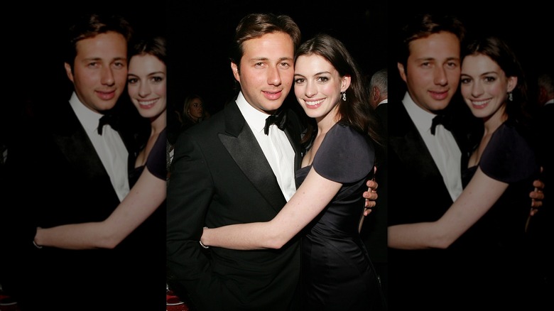 Anne Hathaway et Raffaello Follieri s'embrassant