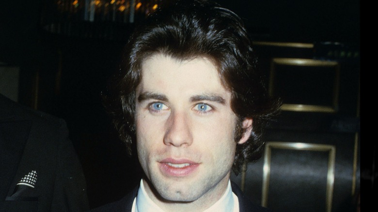 Le jeune John Travolta aux yeux bleus
