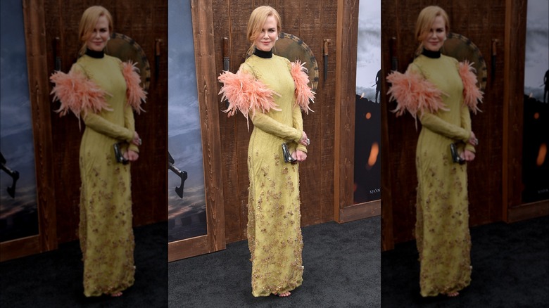 Nicole Kidman porte une robe longue jaune