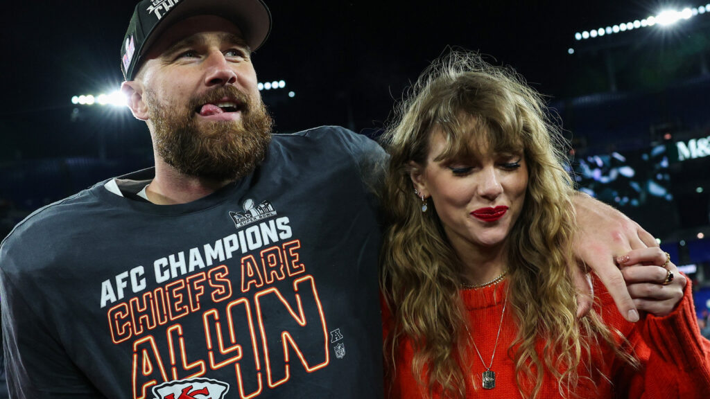 Le suçon apparent de Taylor Swift de Travis Kelce lors de la tournée Eras est tellement lycéen