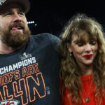 Le suçon apparent de Taylor Swift de Travis Kelce lors de la tournée Eras est tellement lycéen