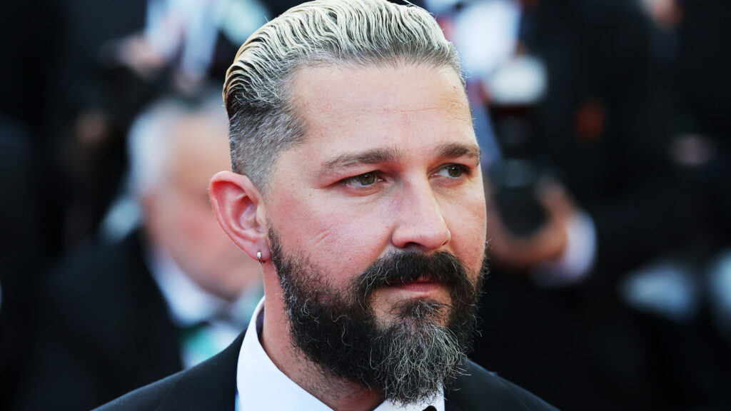 La transformation capillaire de Shia LaBeouf sur le tapis rouge de Cannes ne peut pas blanchir sa tragique réputation