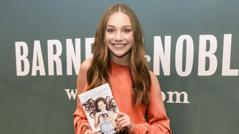 Maddie Ziegler souriante