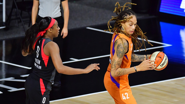 Glory Johnson et Brittney Griner jouent 