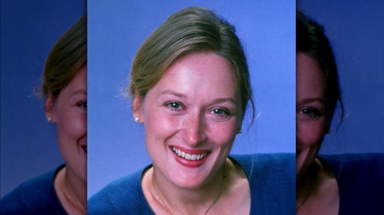 La jeune Meryl Streep sourit