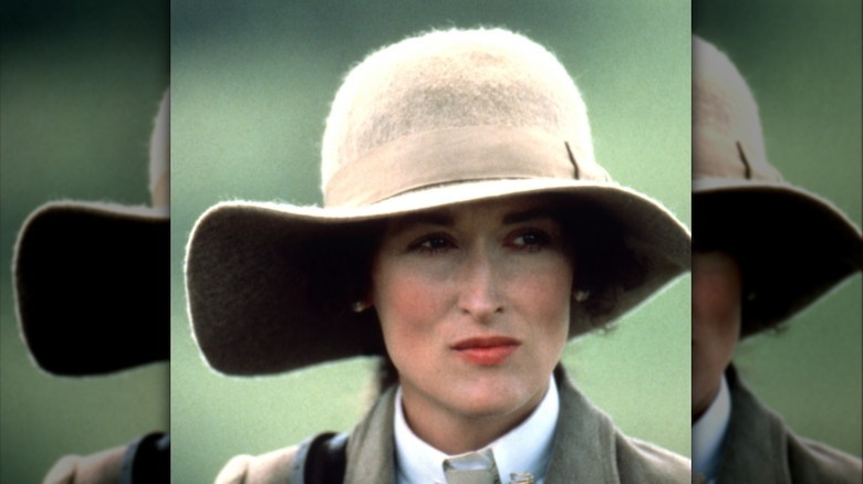 Meryl Streep porte un chapeau