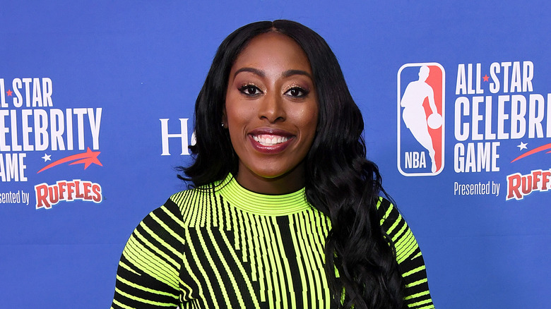 La présidente de la WNBPA, Nneka Ogwumike, sur le tapis rouge