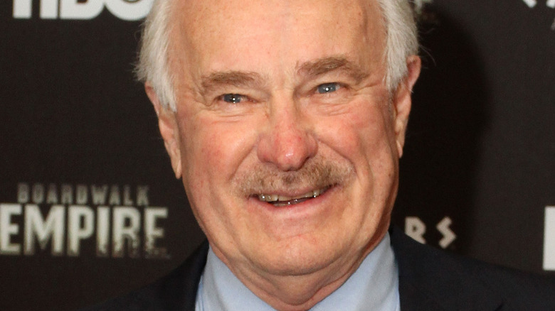 Dabney Coleman souriant