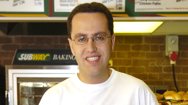 Jared Fogle souriant dans le métro