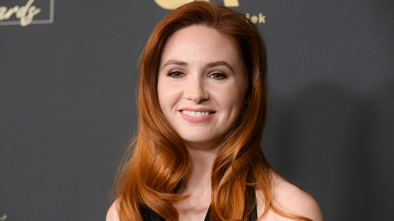 Karen Gillan souriante