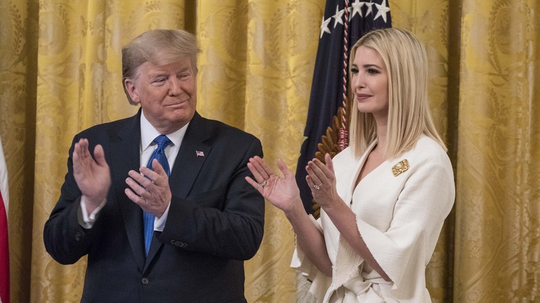 Donald Trump sourit à Ivanka