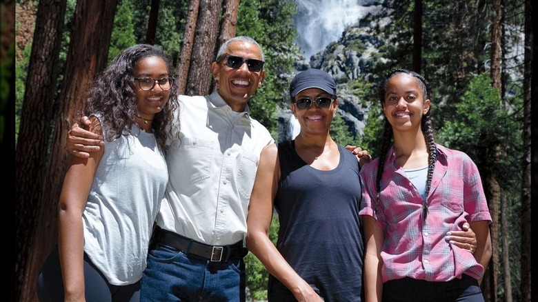 Les Obama posent dans la forêt