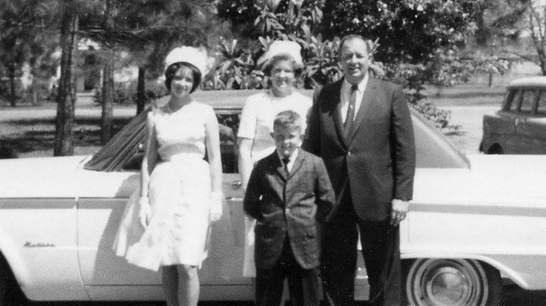 Paula Deen posant avec sa mère, son père et son frère