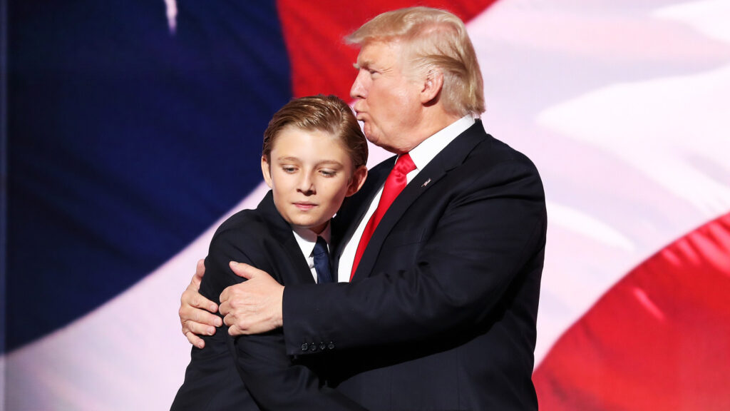 Les moments les plus gênants de Barron Trump filmés par la caméra