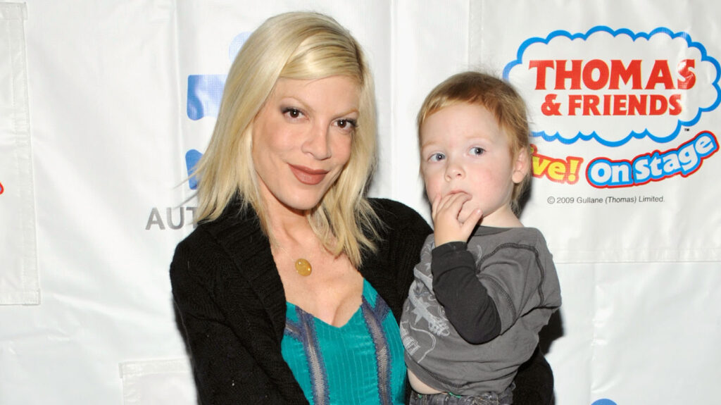 La transformation du fils de Tori Spelling, Liam, de la naissance à 17 ans