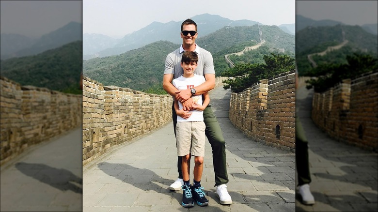 Tom Brady et Jack Brady sur la Grande Muraille de Chine