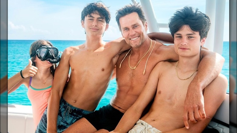 Tom Brady et ses enfants sur un bateau