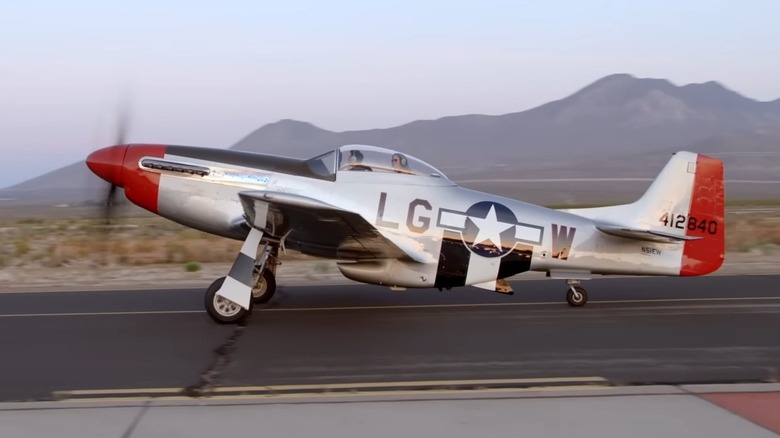 Tom Cruise pilote le Mustang P51