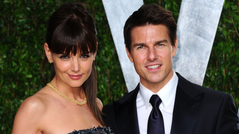 Tom Cruise et Katie Holmes posent lors d'un événement