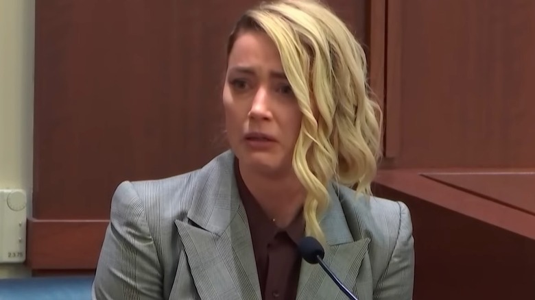 Amber Heard témoigne devant le tribunal