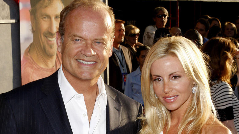 Kelsey Grammer et Camille Grammer posant devant les caméras