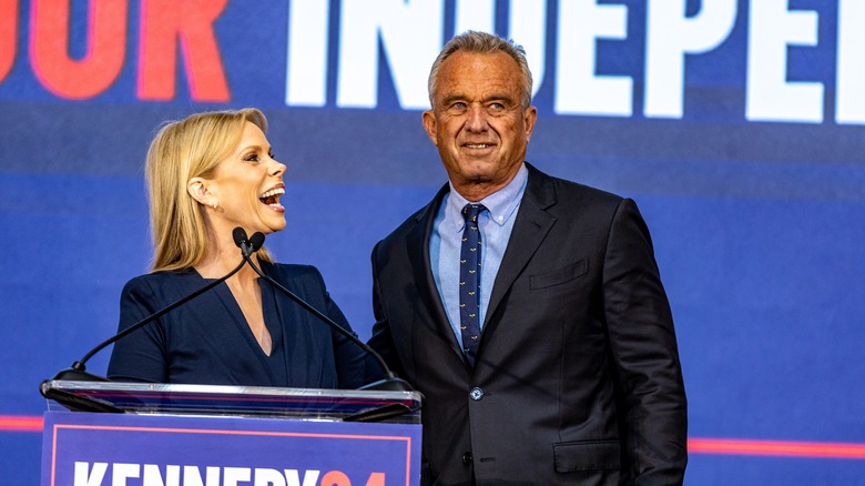 Robert F. Kennedy Jr. et Cheryl Hines en train de rire