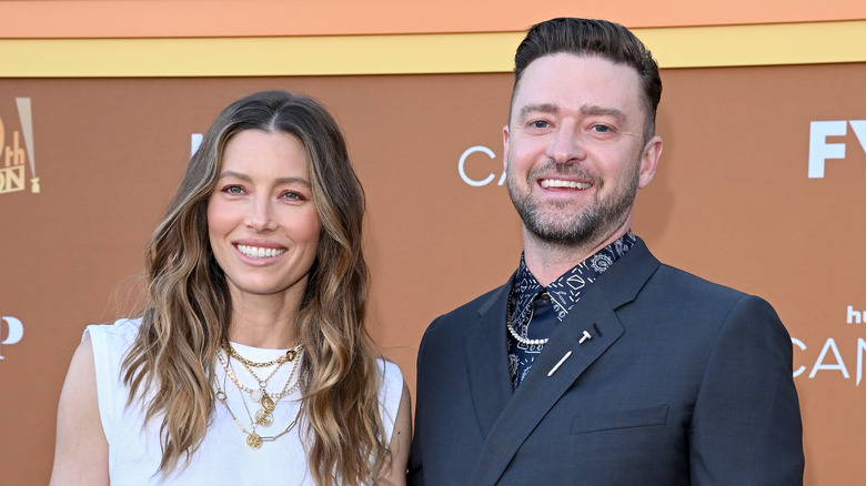 Justin Timberlake et Jessica Biel sourient