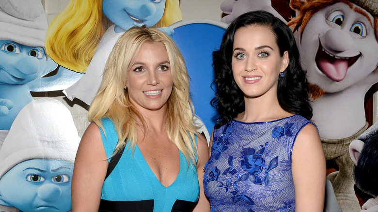 Britney Spears et Katy Perry portent des robes bleues