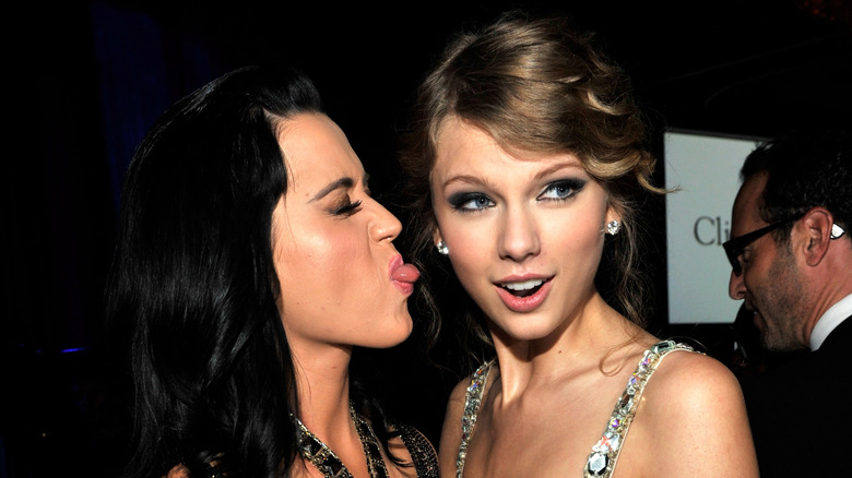 Katy Perry tire la langue à Taylor Swift