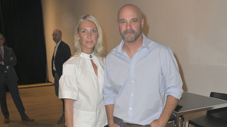 Sarah et Bryan Baeumler posent