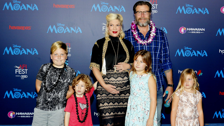 Tori Spelling enceinte avec sa famille