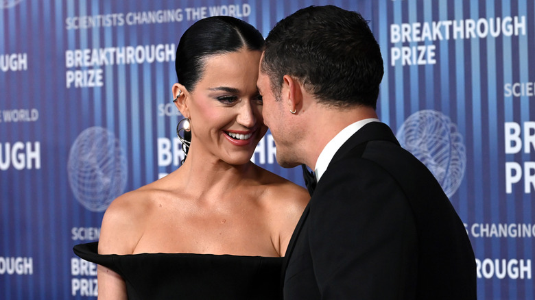 Katy Perry et Orlando Bloom se touchent le front