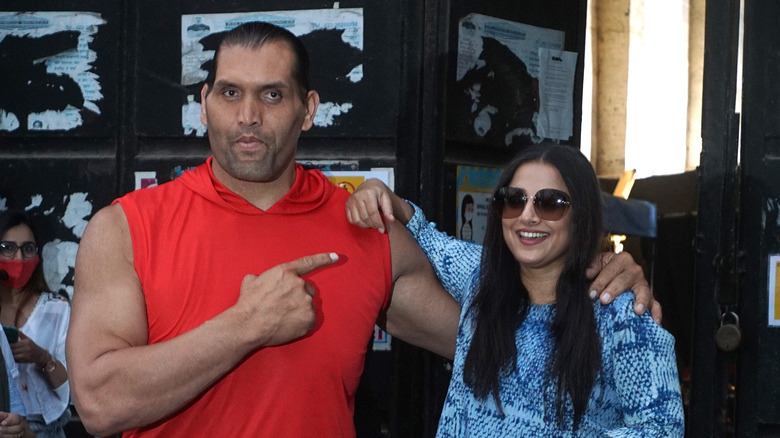 Le Grand Khalid pose avec Vidya Balan