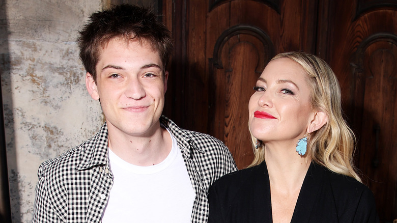 Ryder Robinson et Kate Hudson souriant