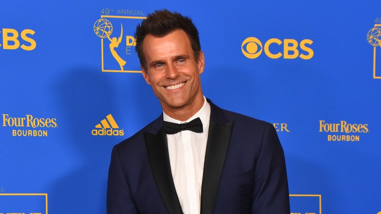 Cameron Mathison souriant