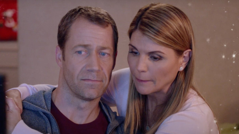 Lori Loughlin entoure Colin Ferguson