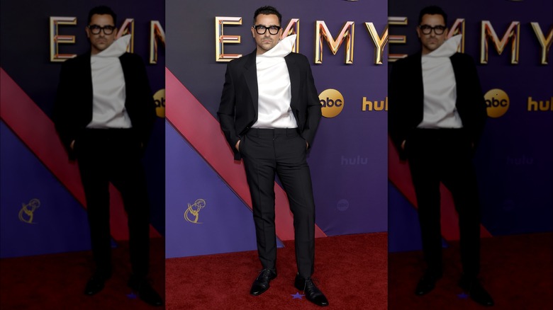 Dan Levy pose