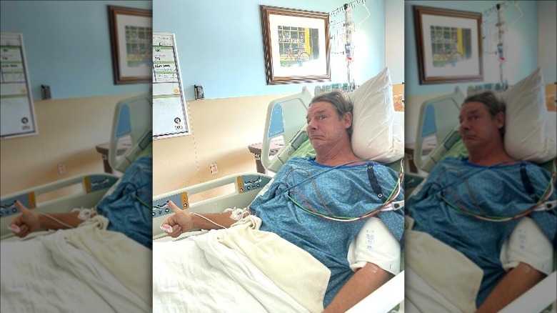 Ty Pennington dans un lit d'hôpital