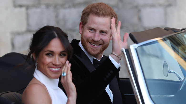 Meghan Markle et le prince Harry saluent