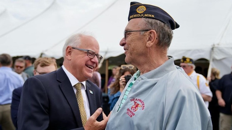 Tim Walz rencontre des vétérans