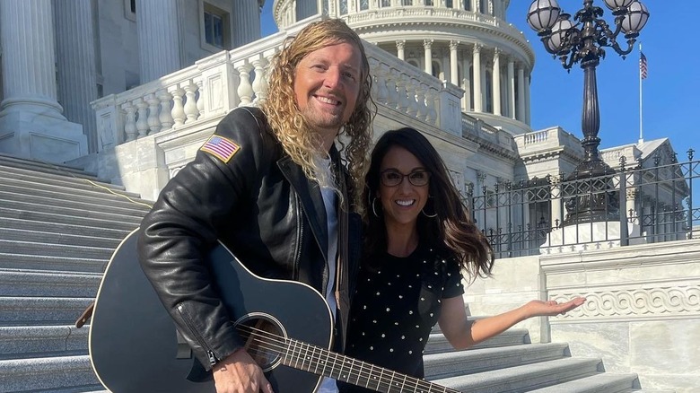 Lauren Boebert pose avec Sean Feucht