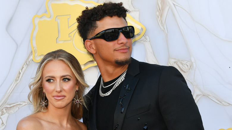 Brittany et Patrick Mahomes posent