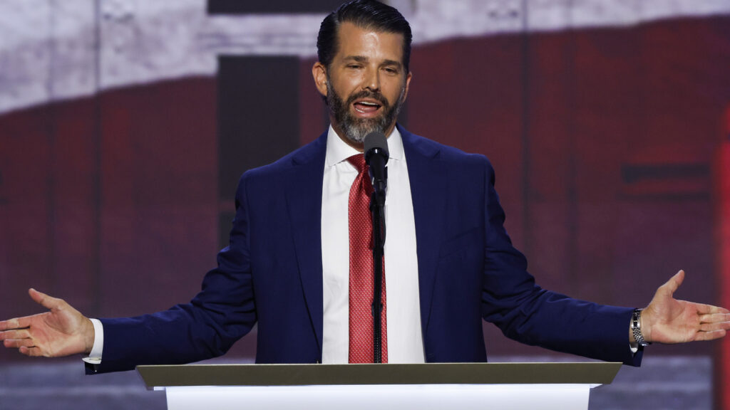 Don Trump Jr. confirme accidentellement qu'il a peur de se retrouver avec les cheveux bizarres de son père