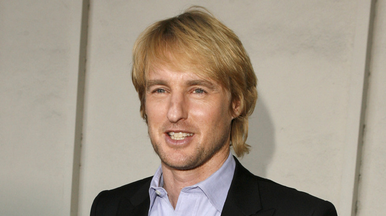 Owen Wilson sourit pour une photo