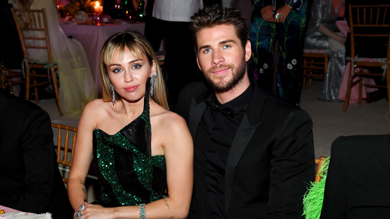 Miley Cyrus et Liam Hemsworth posant ensemble