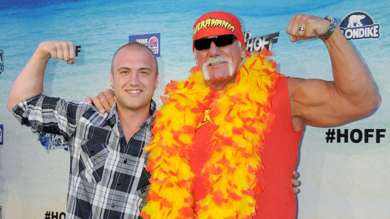 Nick et Hulk Hogan posent ensemble