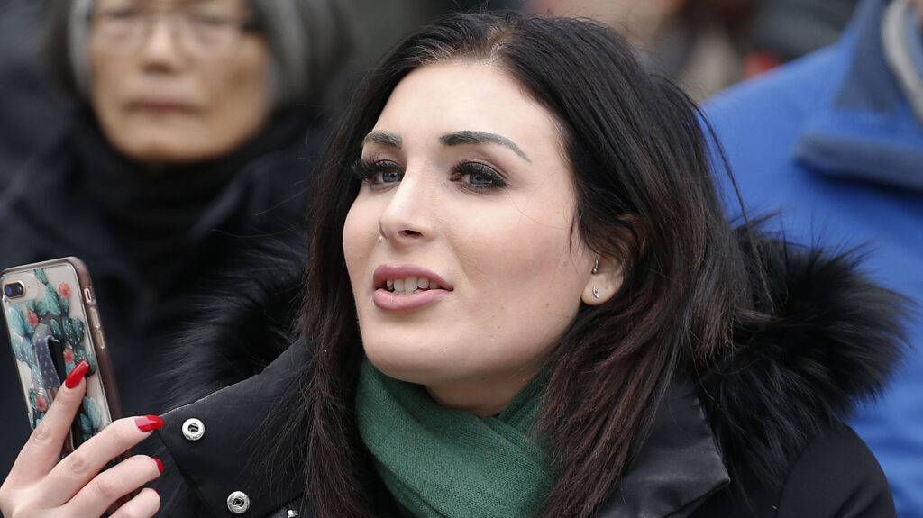 Les ratés de maquillage les plus embarrassants de Laura Loomer